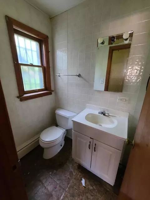 Bath - Undisclosed, Harvey, IL 60426 photo 1 of 4