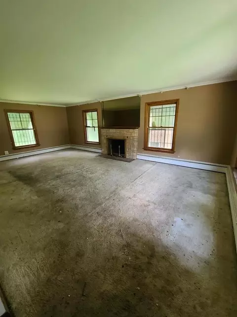 Living - Undisclosed, Harvey, IL 60426 photo 1 of 1