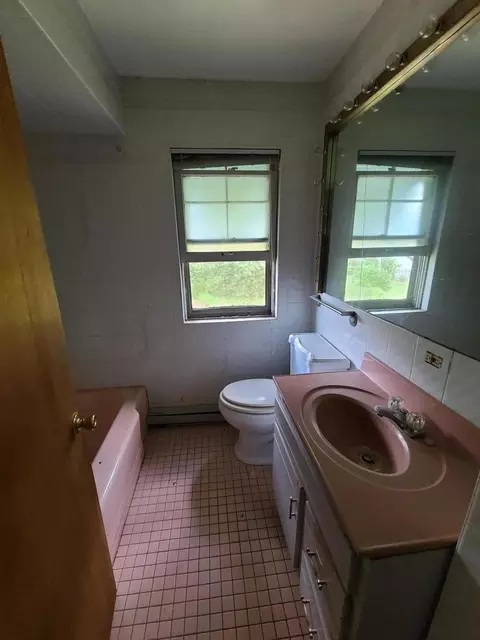 Bath - Undisclosed, Harvey, IL 60426 photo 4 of 4