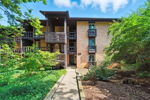 5605 Lakeside Dr #1F, Lisle, IL 60532