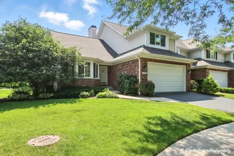 32756 N Stone Manor Dr, Grayslake, IL 60030