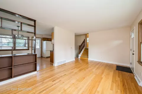 Living - 401 Elden Dr, Cary, IL 60013 photo 1 of 3