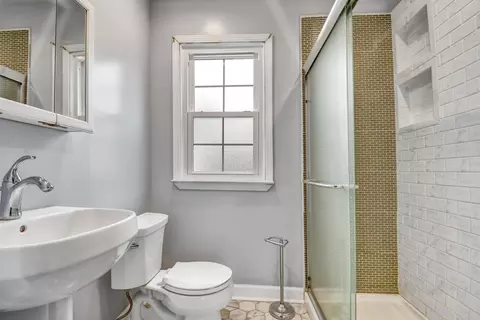 Bath - 2425 Flossmoor Rd, Flossmoor, IL 60422 photo 2 of 3
