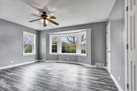 Living - 2425 Flossmoor Rd, Flossmoor, IL 60422 photo 6 of 7