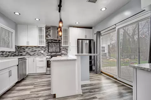 Kitchen - 2425 Flossmoor Rd, Flossmoor, IL 60422 photo 1 of 4