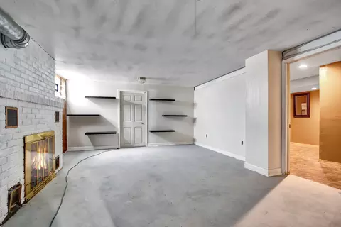Living - 2425 Flossmoor Rd, Flossmoor, IL 60422 photo 7 of 7