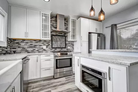 Kitchen - 2425 Flossmoor Rd, Flossmoor, IL 60422 photo 4 of 4