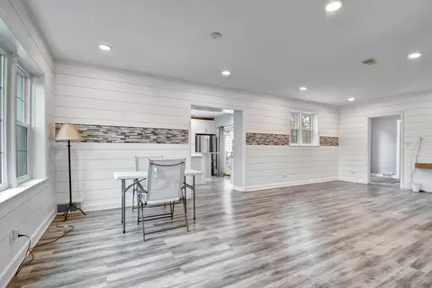 Living - 2425 Flossmoor Rd, Flossmoor, IL 60422 photo 5 of 7