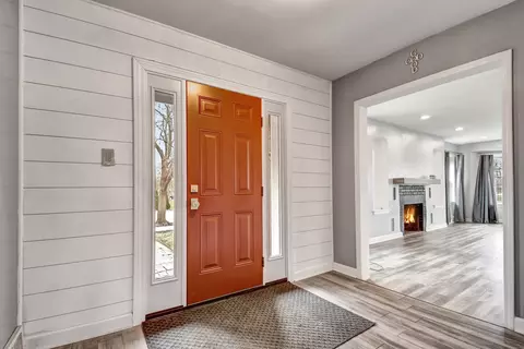 Entry Way - 2425 Flossmoor Rd, Flossmoor, IL 60422 photo 1 of 3