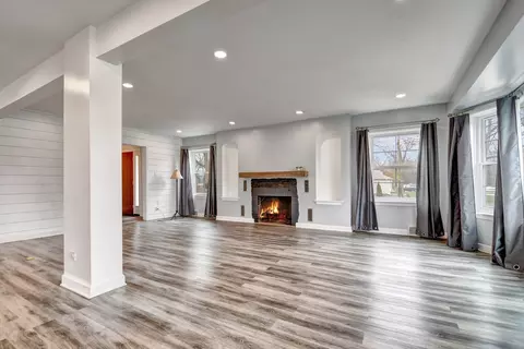 Living - 2425 Flossmoor Rd, Flossmoor, IL 60422 photo 3 of 7