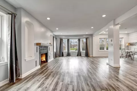 Living - 2425 Flossmoor Rd, Flossmoor, IL 60422 photo 1 of 7
