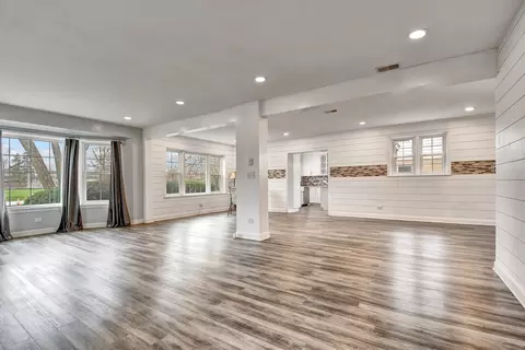 Living - 2425 Flossmoor Rd, Flossmoor, IL 60422 photo 2 of 7