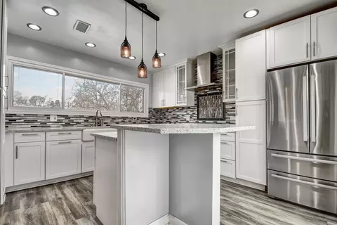 Kitchen - 2425 Flossmoor Rd, Flossmoor, IL 60422 photo 2 of 4