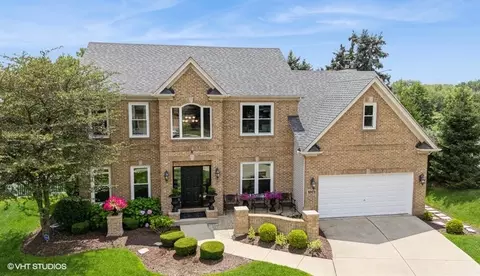324 Aspen Ln, Aurora, IL 60504