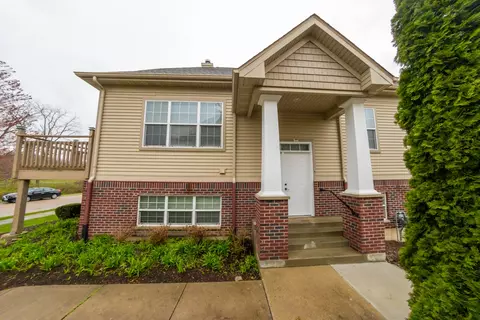 2433 River Oaks Ln #6, Rockford, IL 61102