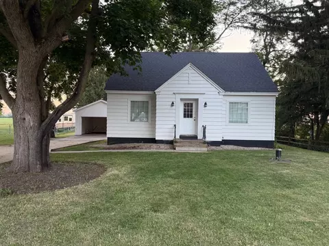 Exterior - 10 N850 Rippburger Rd, Elgin, IL 60124 photo 1 of 4