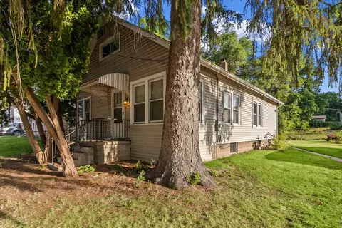 2911 Preston St, Rockford, IL 61102