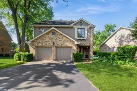 134 Country Club Dr, Bloomingdale, IL 60108