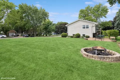 Exterior - 505 Crest Dr, Cary, IL 60013 photo 4 of 4