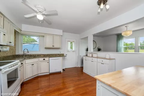 Kitchen - 505 Crest Dr, Cary, IL 60013 photo 1 of 2