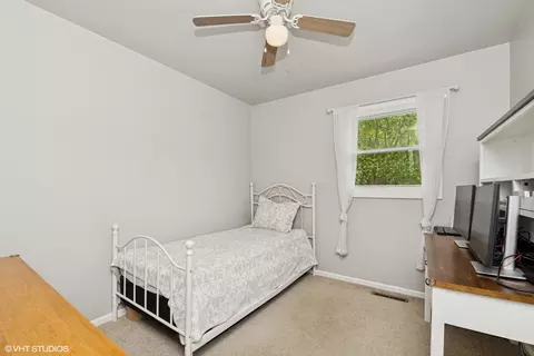 Bedroom - 505 Crest Dr, Cary, IL 60013 photo 3 of 3