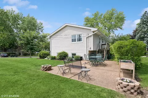 Exterior - 505 Crest Dr, Cary, IL 60013 photo 3 of 4