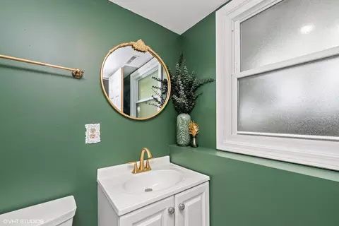 Bath - 505 Crest Dr, Cary, IL 60013 photo 3 of 3