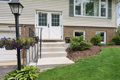 Exterior - 505 Crest Dr, Cary, IL 60013 photo 2 of 4
