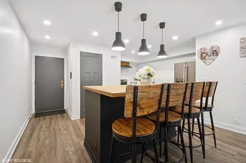 Kitchen - 1302 E Washington St #C1, Des Plaines, IL 60016 photo 2 of 3