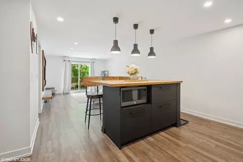 Kitchen - 1302 E Washington St #C1, Des Plaines, IL 60016 photo 1 of 3