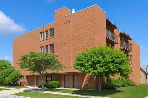 1302 E Washington St #C1, Des Plaines, IL 60016