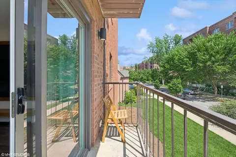 Exterior - 1302 E Washington St #C1, Des Plaines, IL 60016 photo 1 of 1