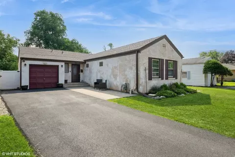 247 Tioga Ave, Bensenville, IL 60106
