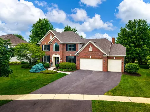 912 Harbor Town Ct, Geneva, IL 60134