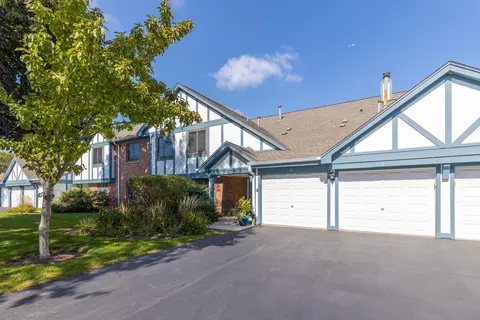 870 Yosemite Trl #C, Roselle, IL 60172