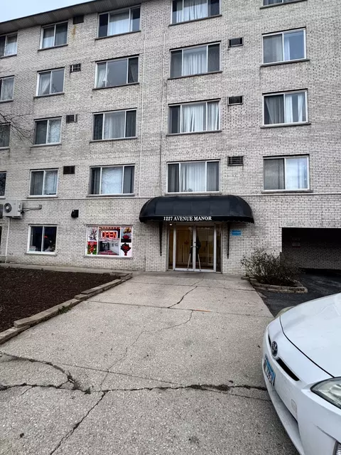 1227 S Harlem Ave #415, Berwyn, IL 60402 photo 1