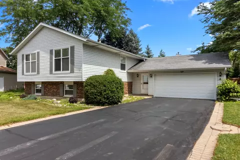 597 Kimer Ct, Crystal Lake, IL 60012