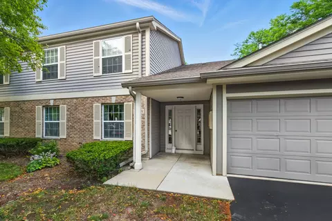 1108 Stratford Ct #A, Elgin, IL 60120