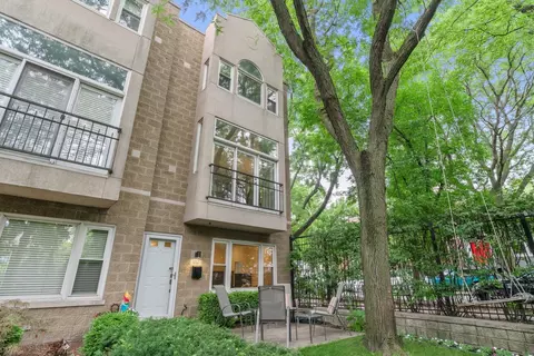 1212 W School St, Chicago, IL 60657