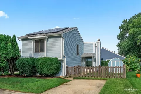2 S640 Hampton Dr, Warrenville, IL 60555