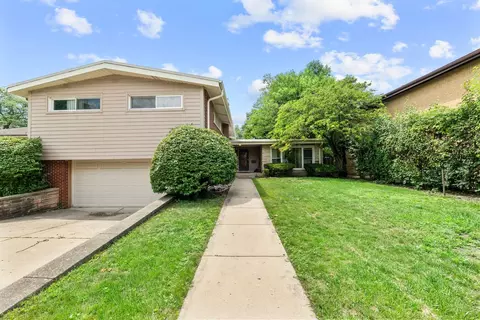 9016 Kilbourn Ave, Skokie, IL 60076
