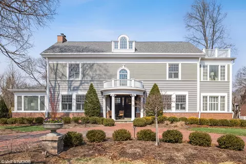 525 W Lincoln Ave, Wheaton, IL 60187