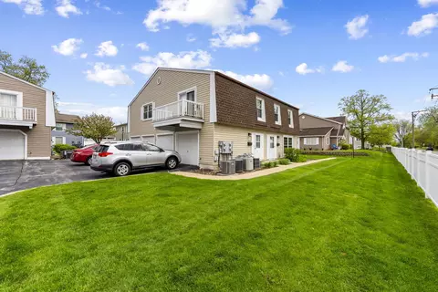 1585 Woodcutter Ln #D, Wheaton, IL 60189