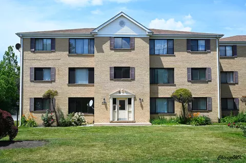 9360 Hamilton Ct #A, Des Plaines, IL 60016