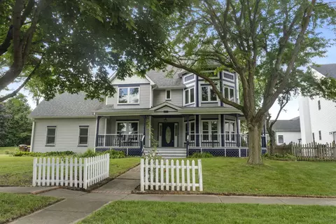 341 Tanager Dr, Woodstock, IL 60098