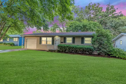 301 Virginia Dr, South Elgin, IL 60177