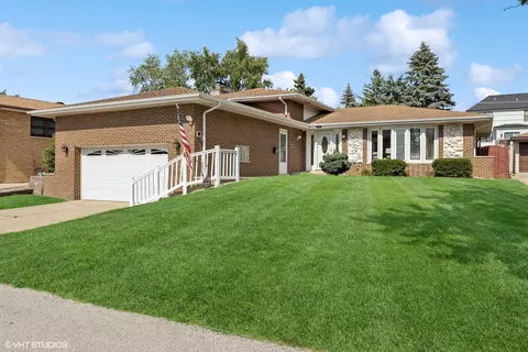 727 Mccarthy St, Lemont, IL 60439