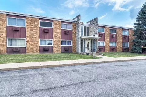 1313 S Rebecca Rd #111, Lombard, IL 60148