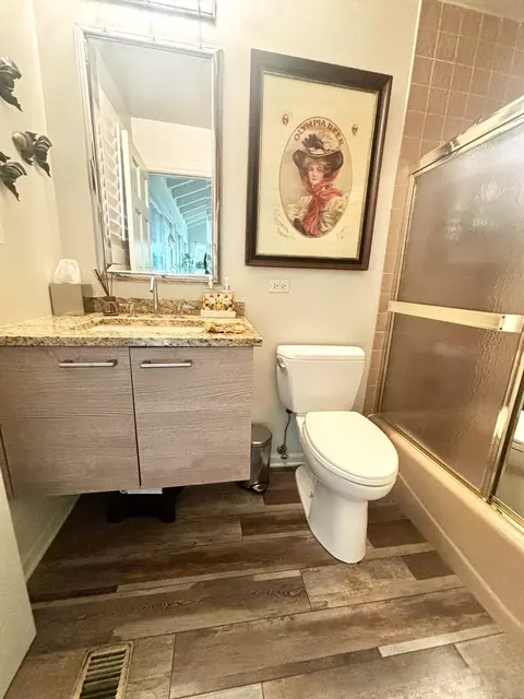 Bath - 4049 Michelline Ln, Northbrook, IL 60062 photo 8 of 8