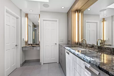 Bath - 4049 Michelline Ln, Northbrook, IL 60062 photo 2 of 8
